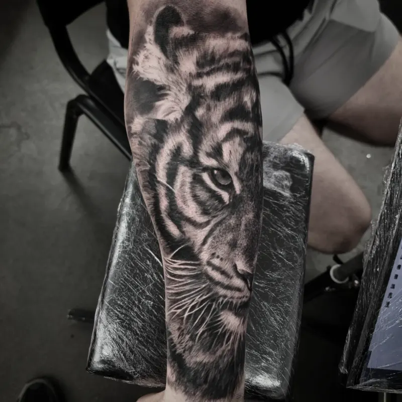 Realistic black and grey wildlife tattoo by Tomek Turlej at Studio XIII Gallery Edinburgh