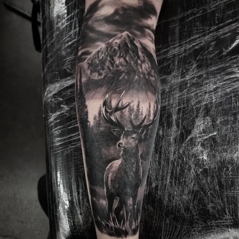 Photorealistic black and grey animal tattoo by Tomek Turlej, Studio XIII Gallery, Scotland