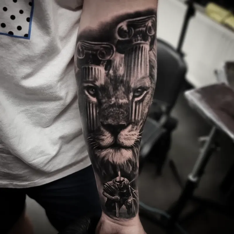 Photorealistic black and grey animal tattoo by Tomek Turlej, Studio XIII Gallery, Scotland