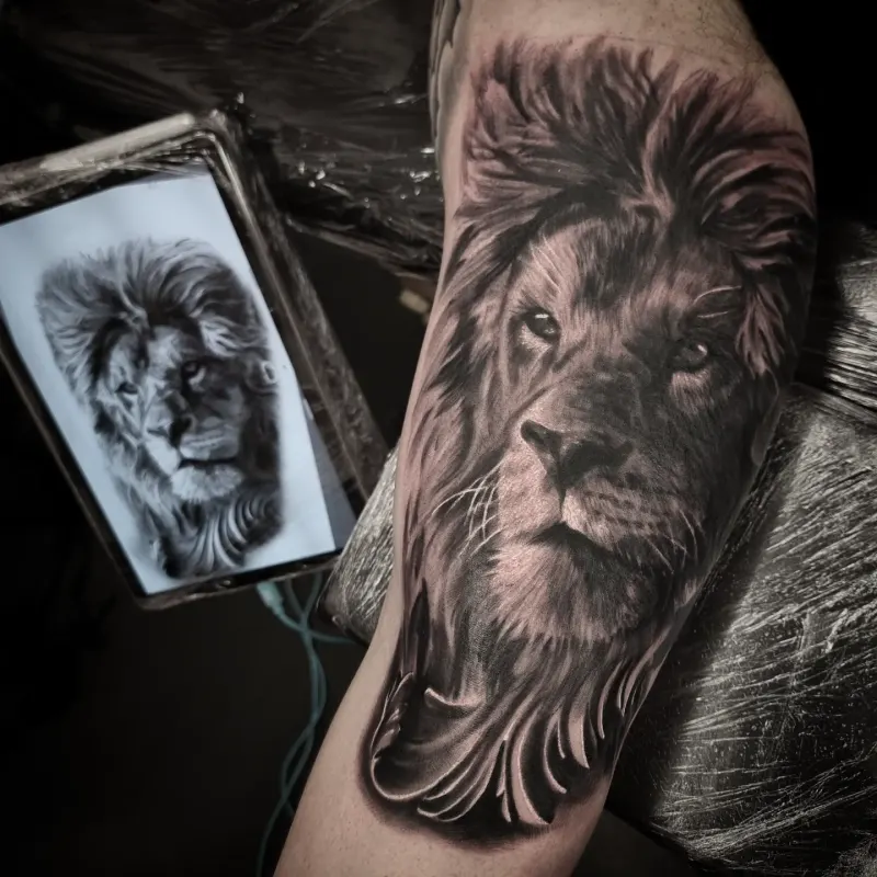 Fine detail black and grey animal tattoo, custom design by Edinburgh tattoo artist Tomek Turlej