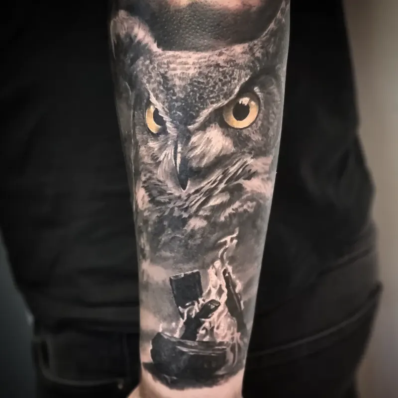 Photorealistic black and grey animal tattoo by Tomek Turlej, Studio XIII Gallery, Scotland