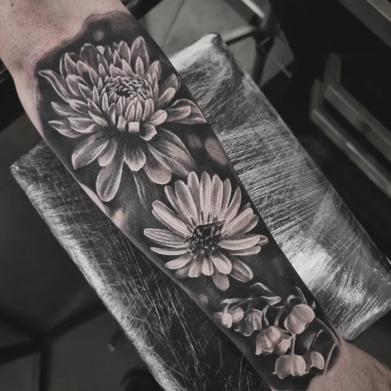 Fine detail black and grey nature tattoo, custom work by Edinburgh tattoo artist Tomek Turlej